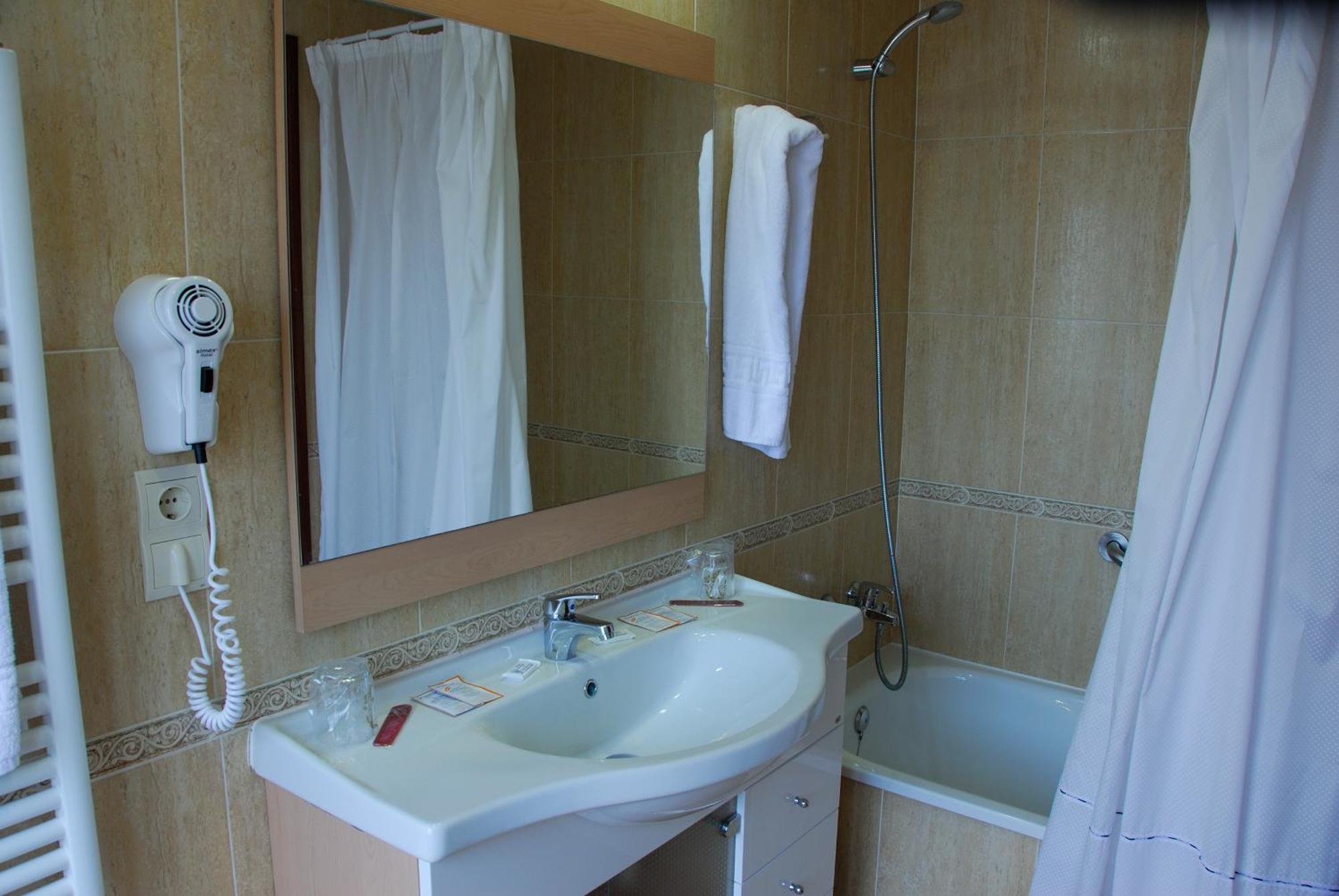 Hotel Balneari De Vallfogona De Riucorb Kültér fotó
